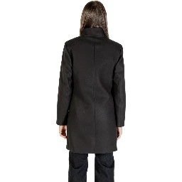 طلاء بوليستر أسود