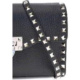 حقيبة كتف بوس توروس من جلد العجل الأسود