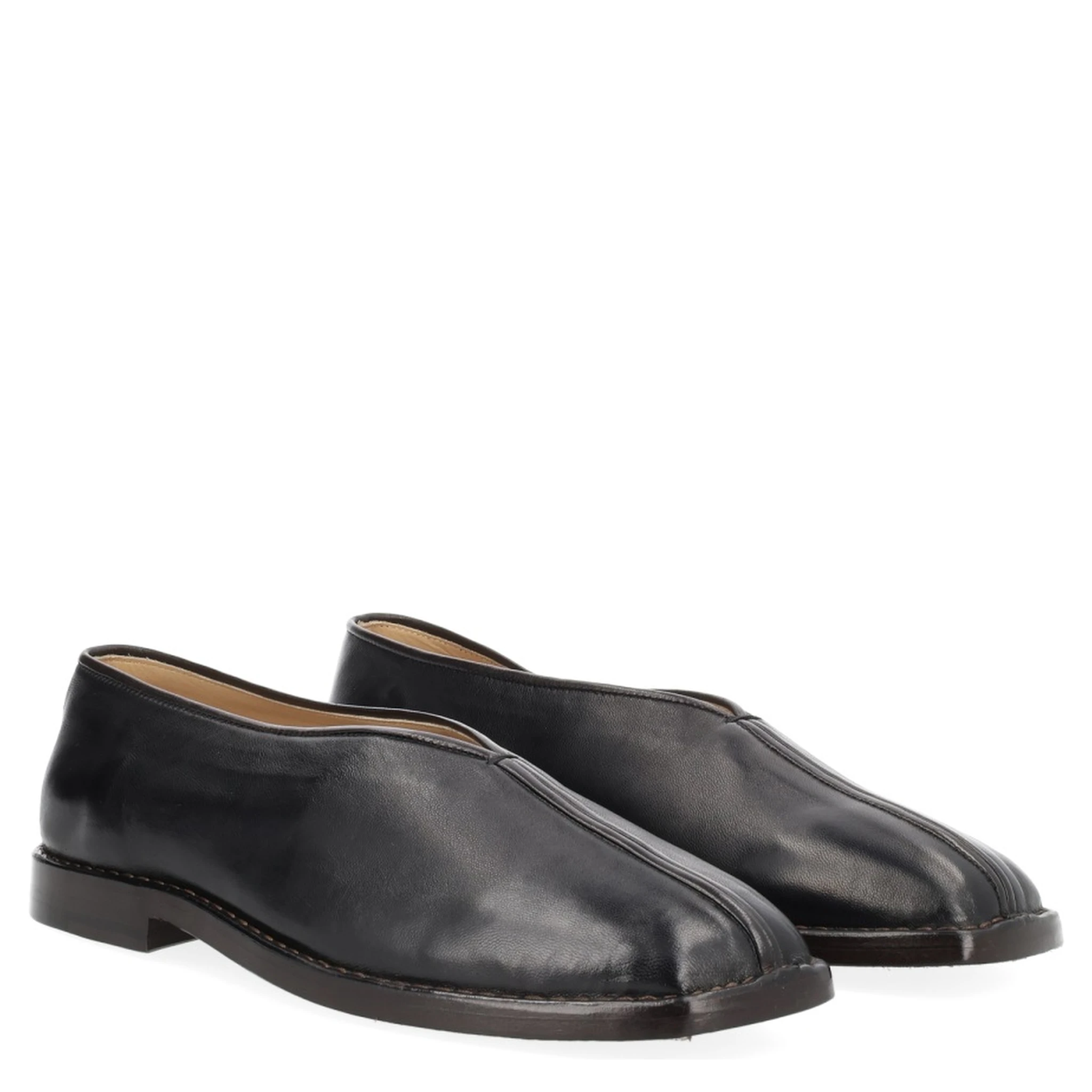 "FLAT PIPED" SLIPPER