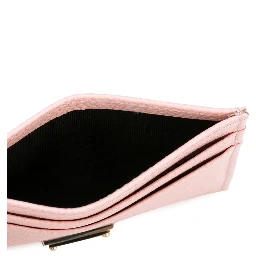 حقائب دولتشي آند غابانا.. وردية