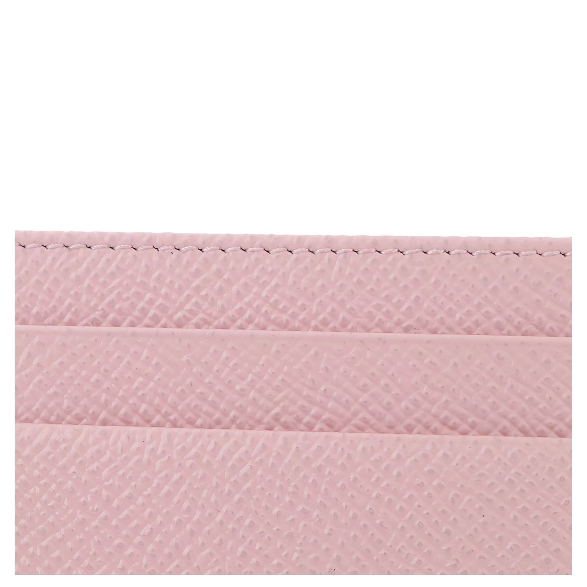 حقائب دولتشي آند غابانا.. وردية