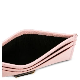 حقائب دولتشي آند غابانا.. وردية