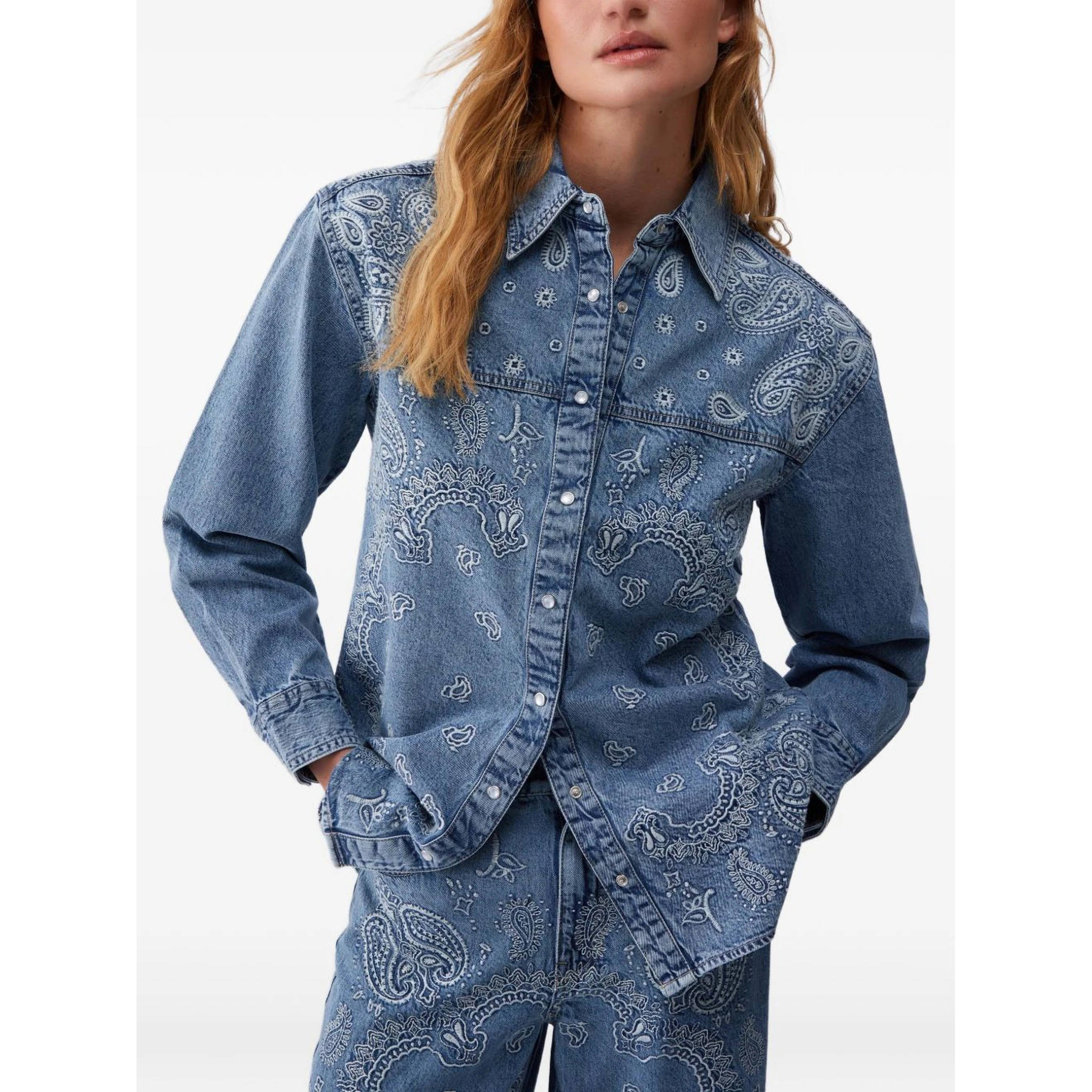 جاكيتات ليو جو الزرقاء