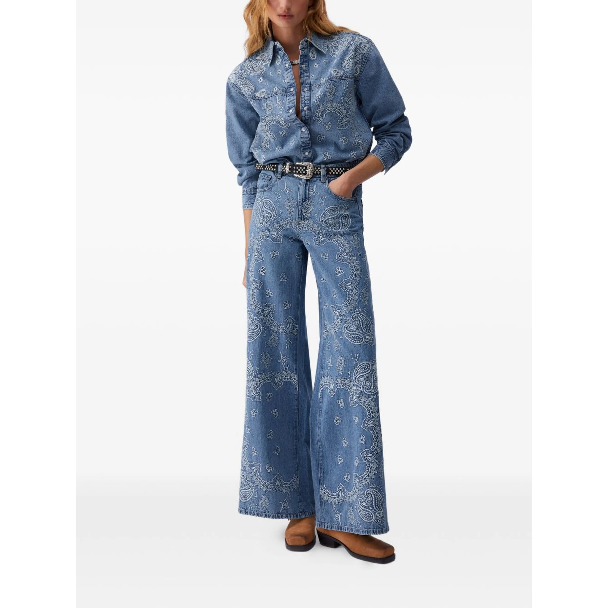 جاكيتات ليو جو الزرقاء