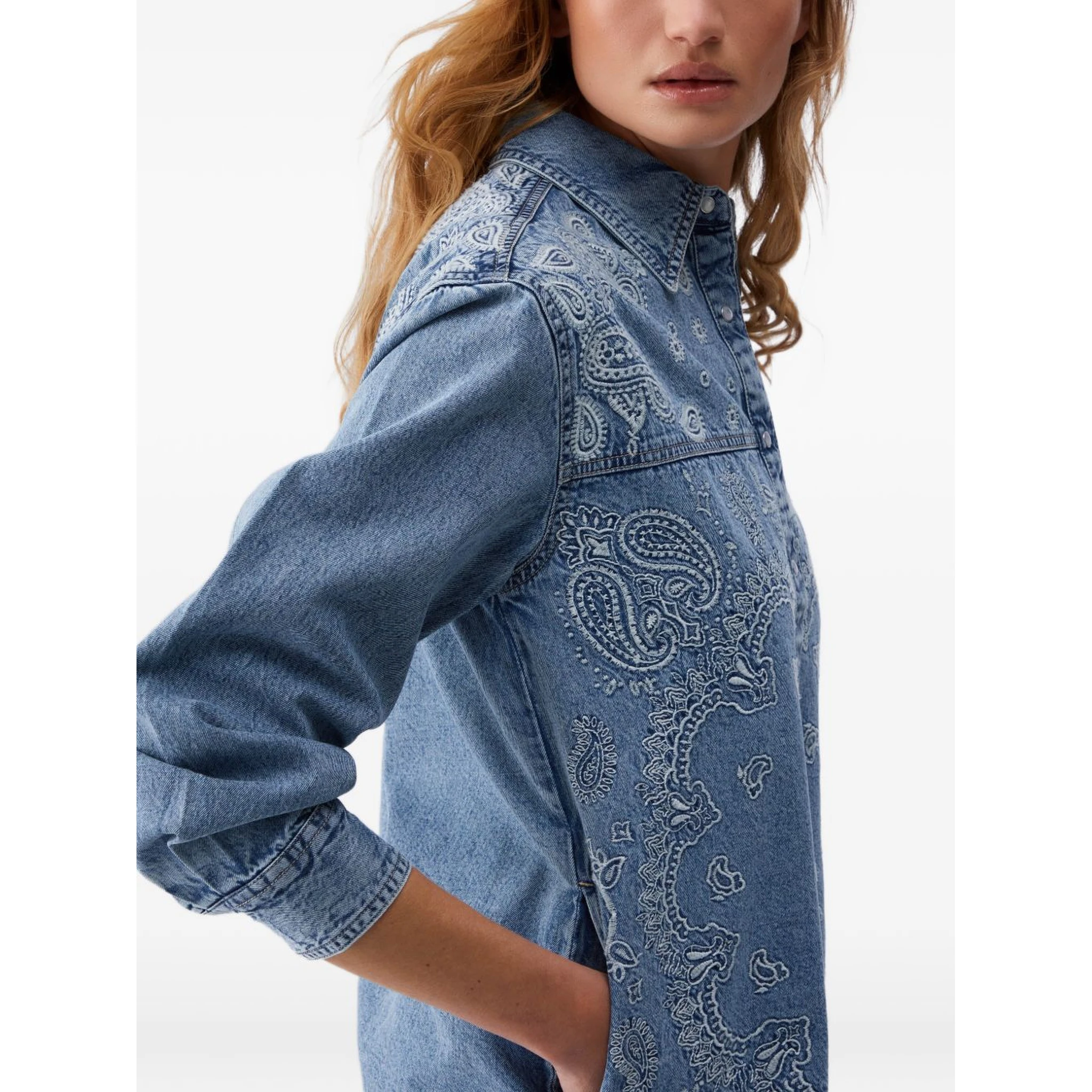 جاكيتات ليو جو الزرقاء