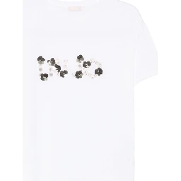 تيشيرتات وبولو بيضاء من تصميم ليو جو