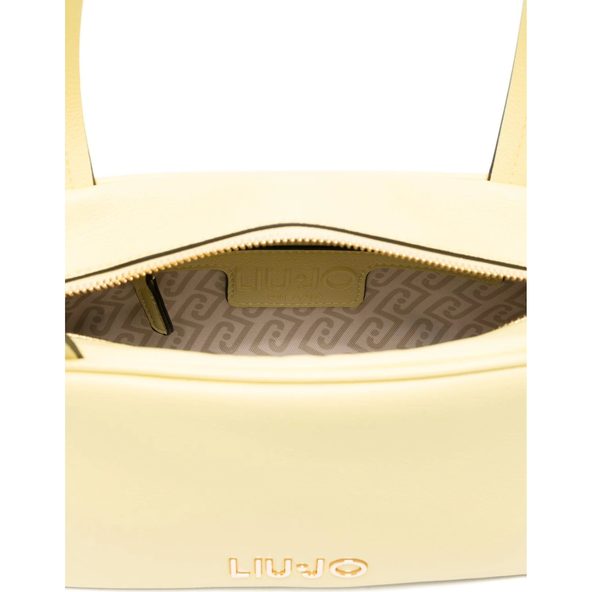 حقائب ليو جو.. خضراء