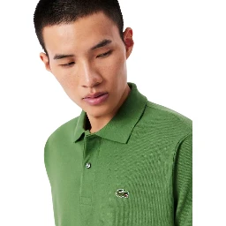 تيشيرتات وبولو لاكوست خضراء