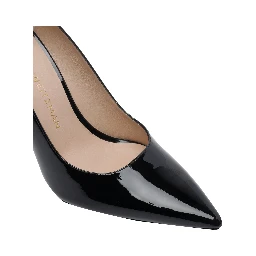 ستيوارت ويتزمان بكعب أسود