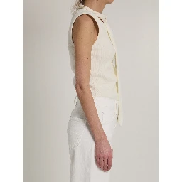 Asymmetrical fitted top