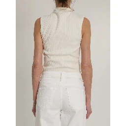 Asymmetrical fitted top