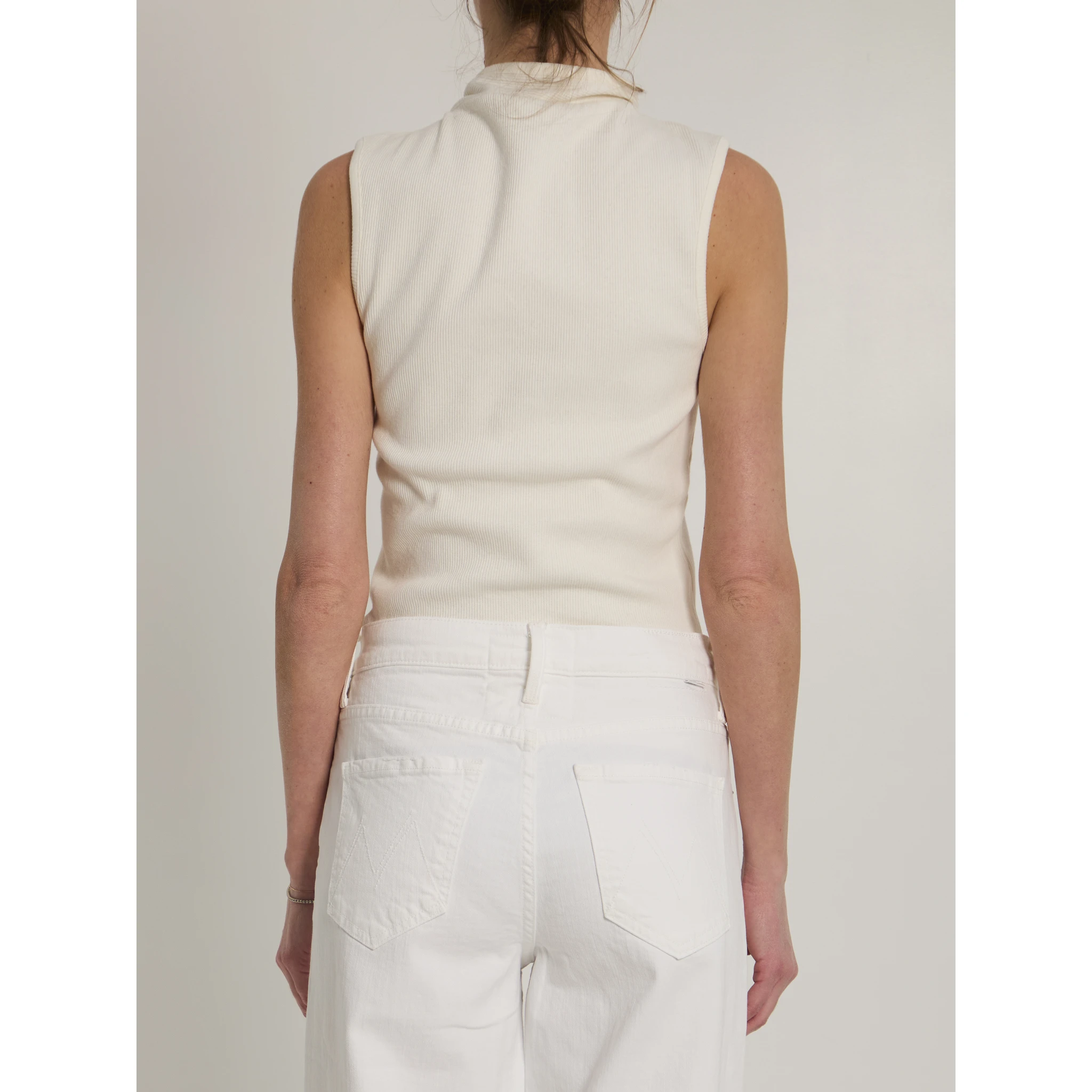 Asymmetrical fitted top