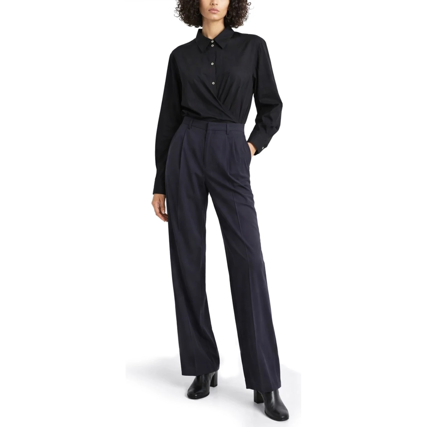 "STRAIGHT COLLAR TWISTED" SHIRT