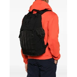 حقائب شركة سي بي.. أسود