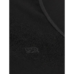 بلوزة سوداء من لوي