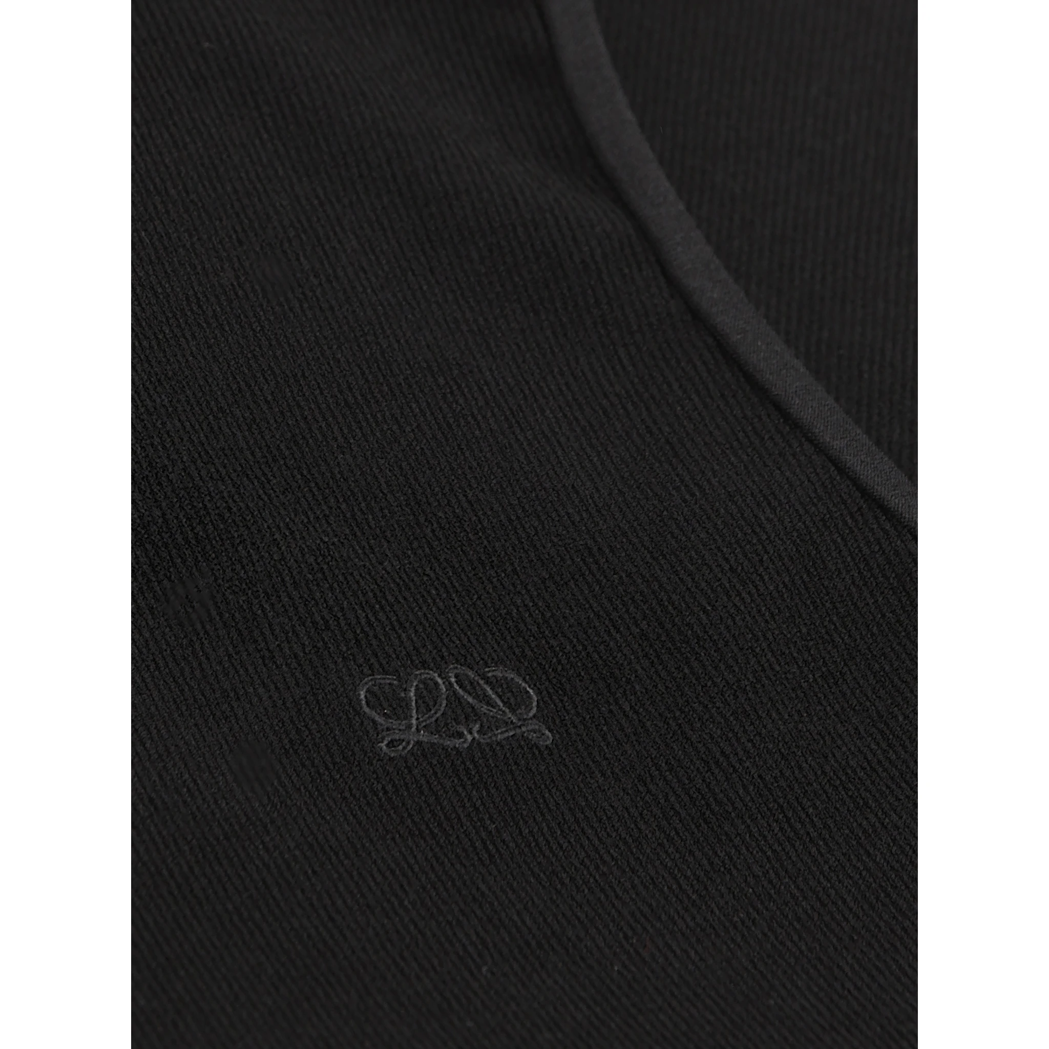 بلوزة سوداء من لوي