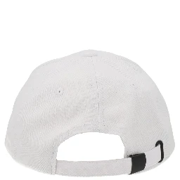 قبعة بيسبول بشعار