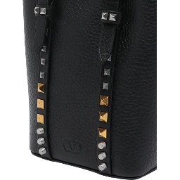 حقائب فالنتينو غارافاني.. أسود