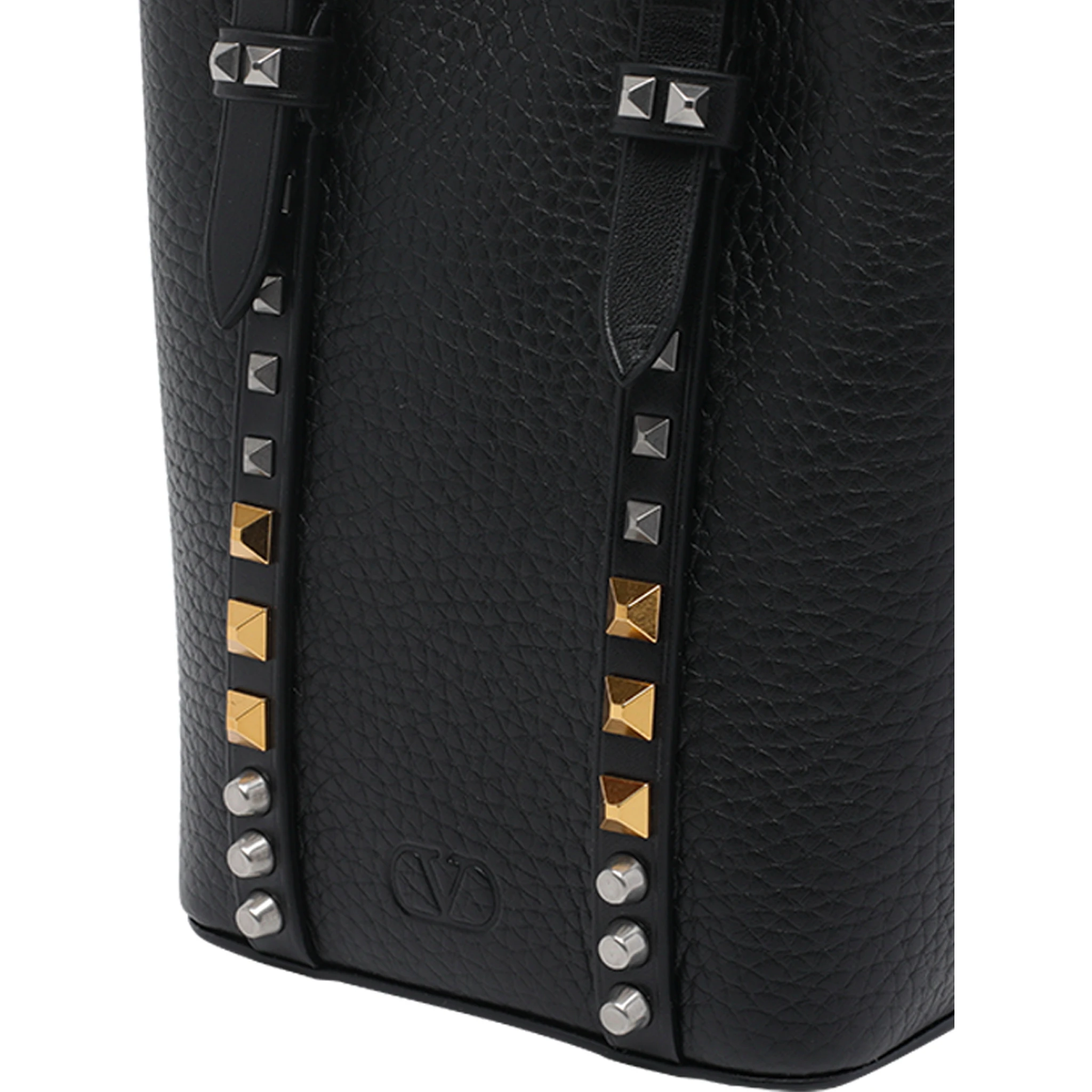 حقائب فالنتينو غارافاني.. أسود