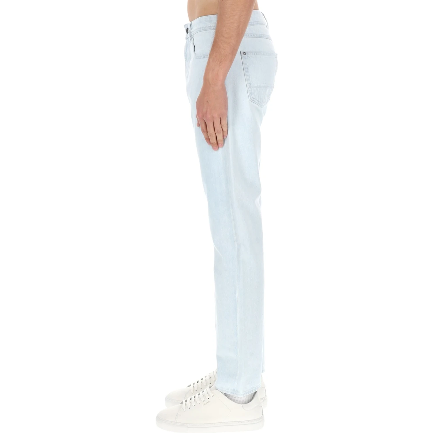 JEANS IN DENIM