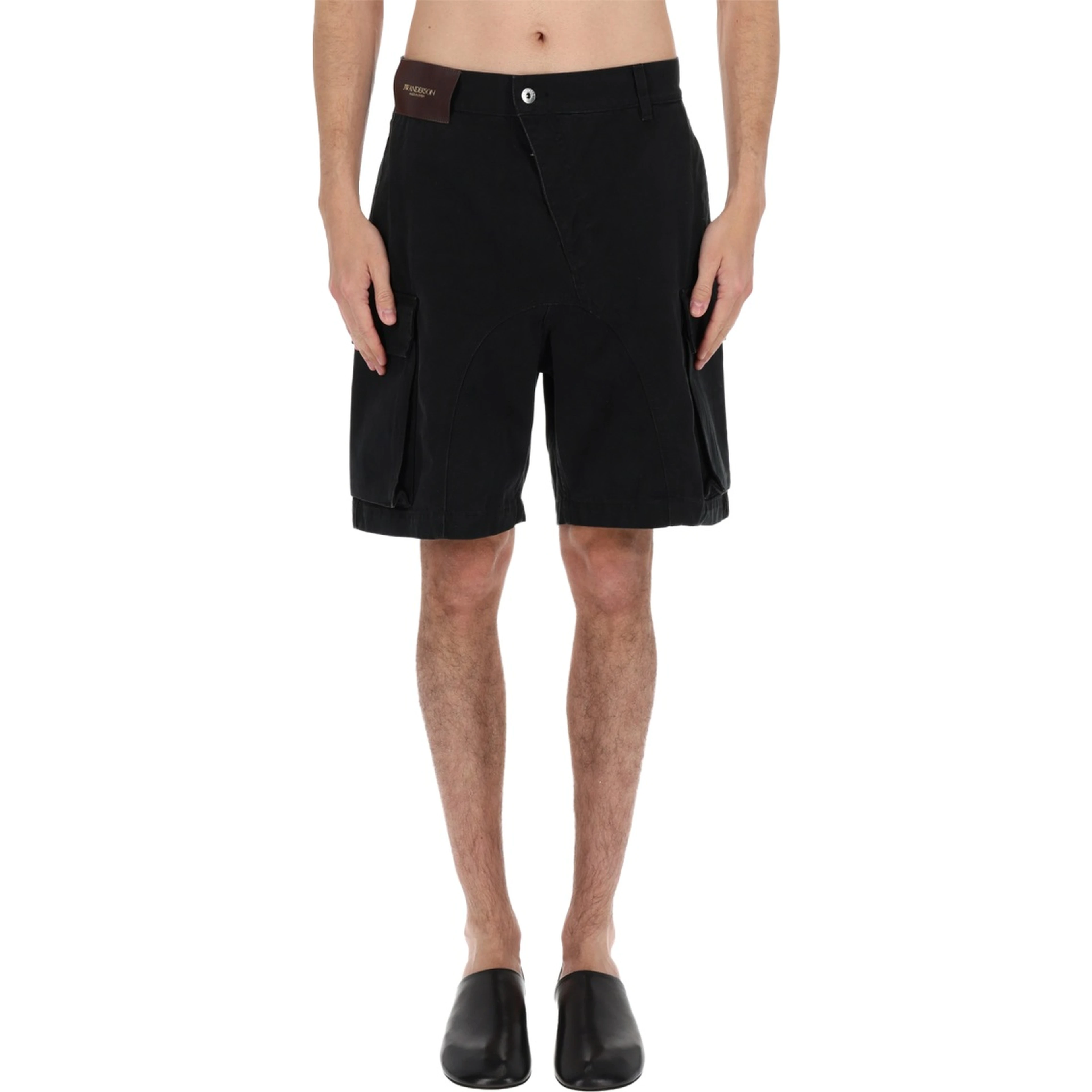 SHORTS WITH LOGO PATCH