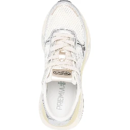 أحذية رياضية حائزة على جوائز