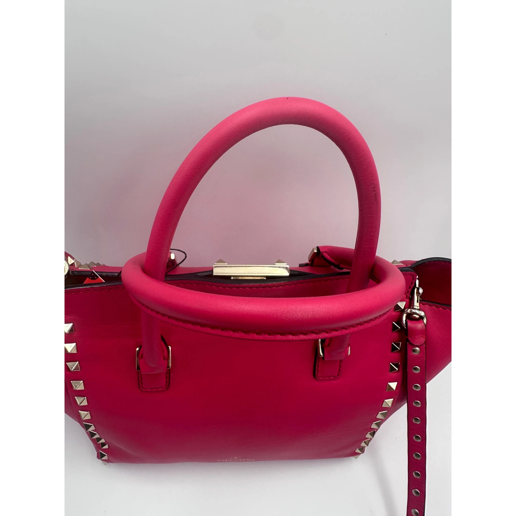 VALENTINO GARAVANI Rockstud Medium Pink Handbag