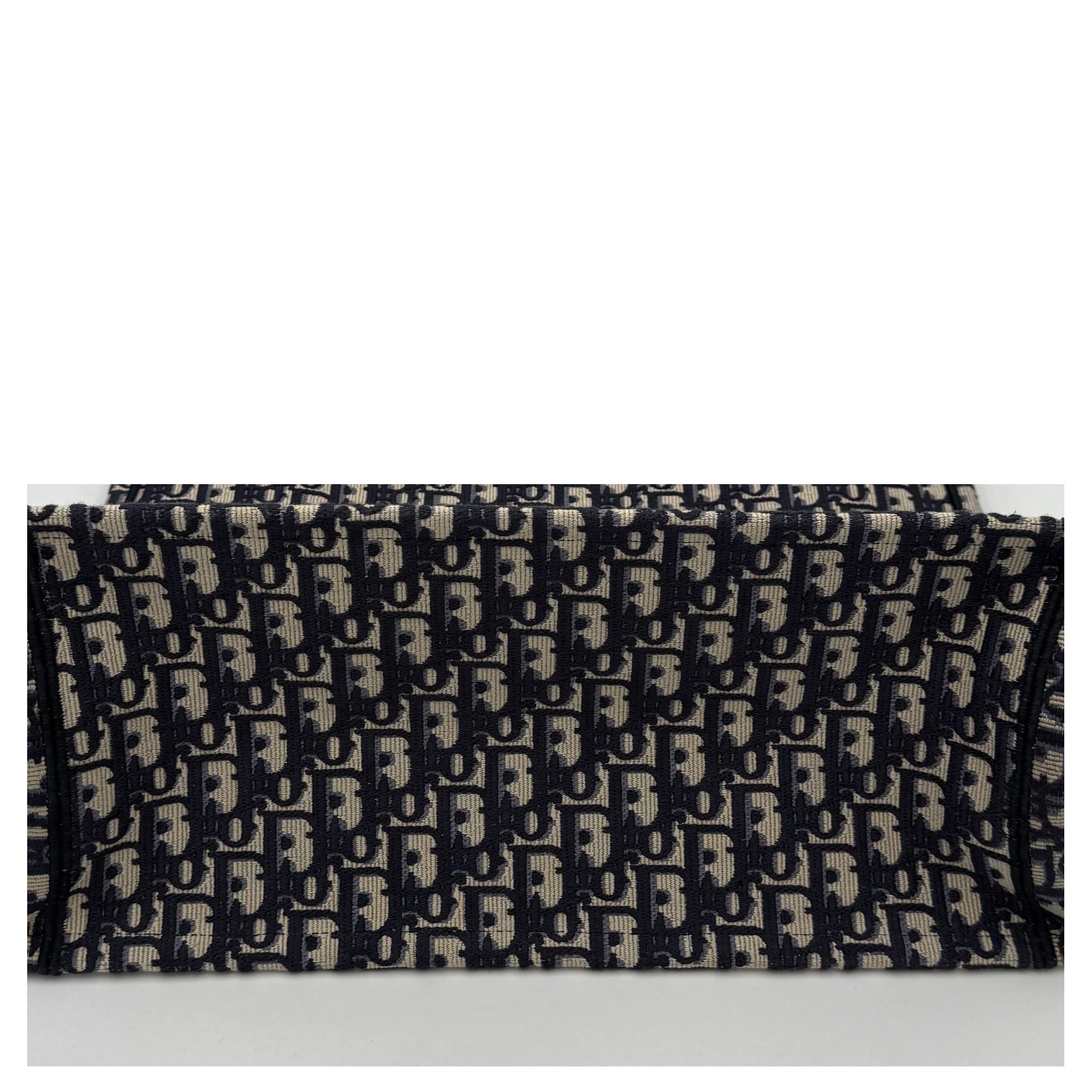 DIOR TOTE BOOK Grande Tote