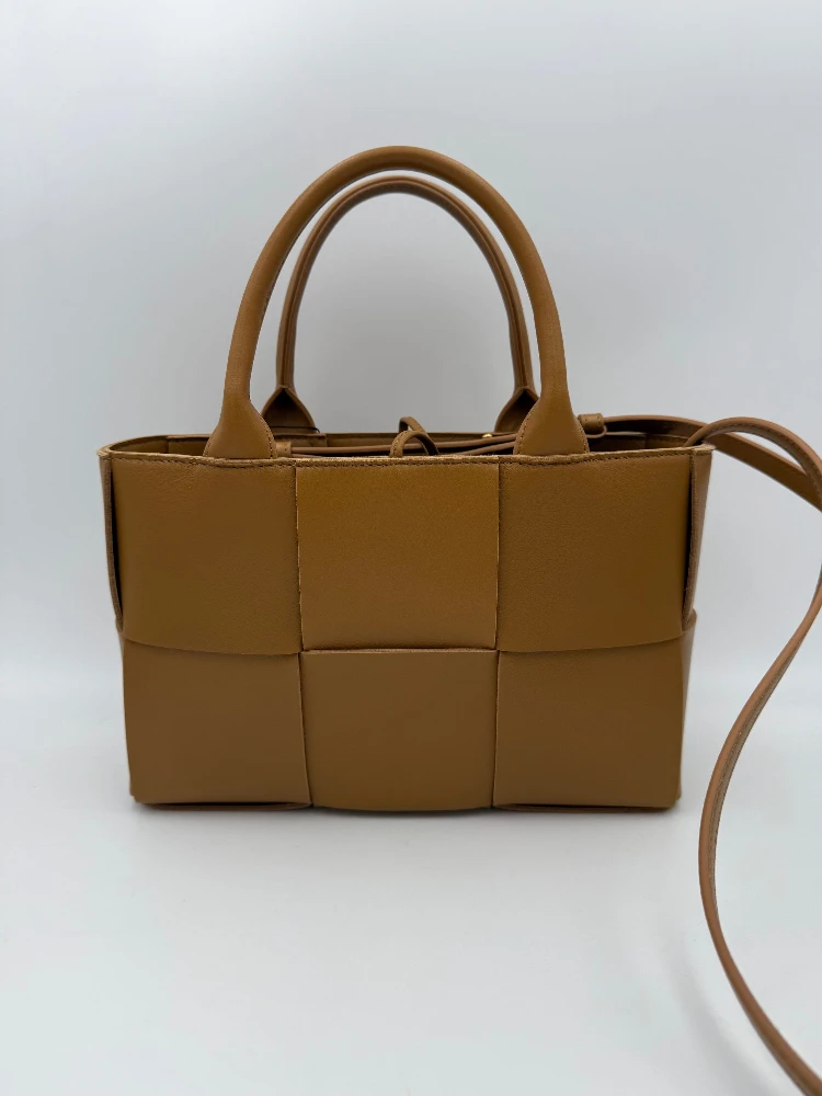 BOTTEGA VENETA ARCO Shoulder Bag alternative