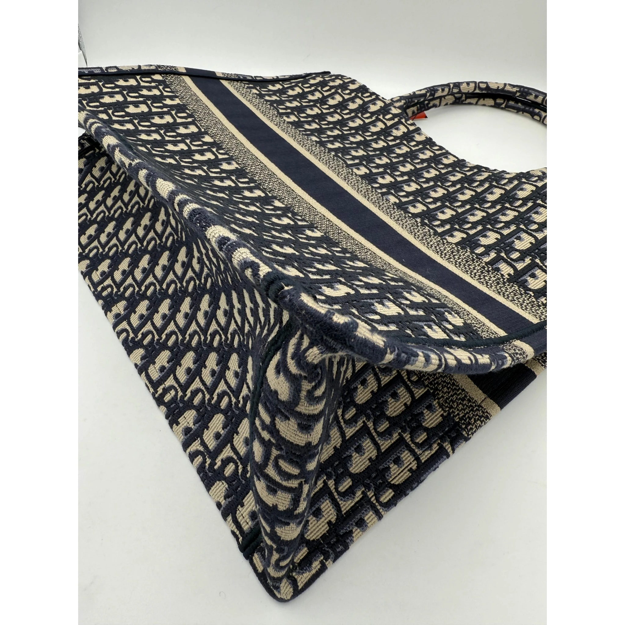 DIOR TOTE BOOK Grande Tote