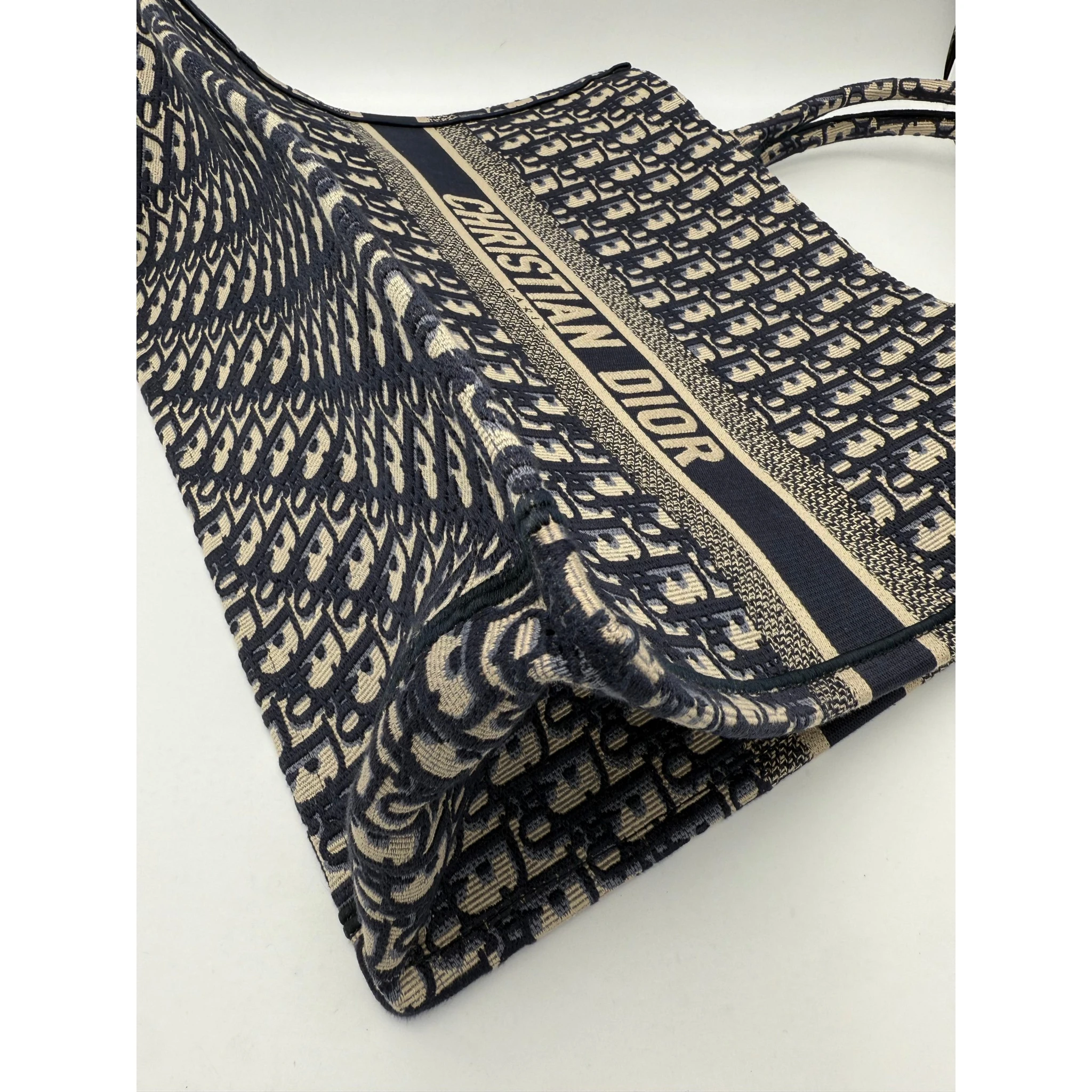 DIOR TOTE BOOK Grande Tote