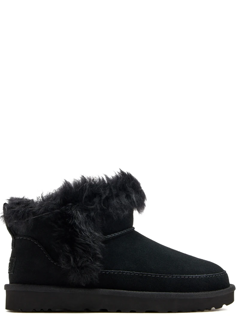 أحذية UGG سوداء
