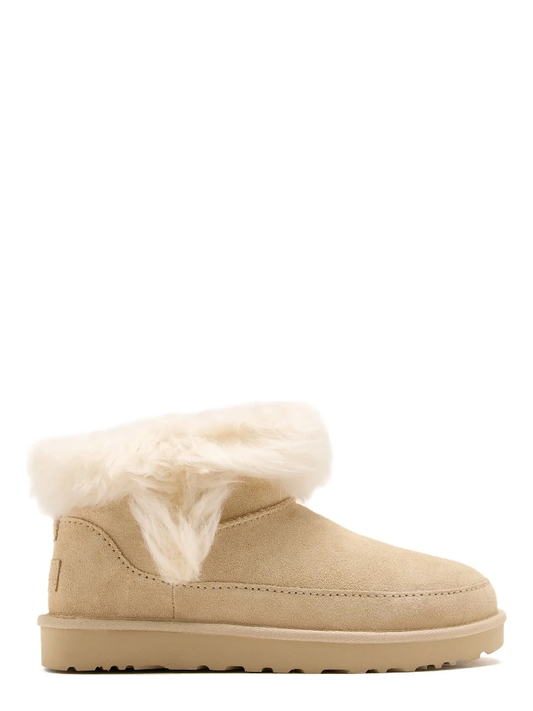 أحذية UGG بيج