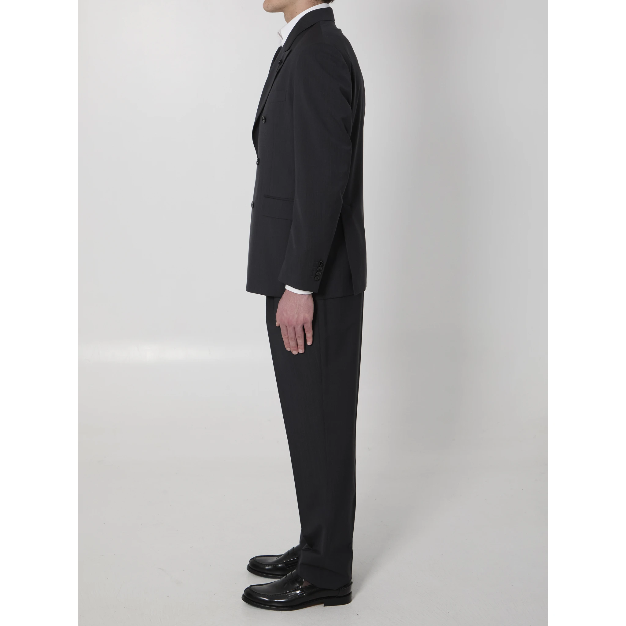 Feeling double-breasted suit