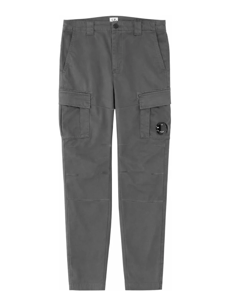 PANTALONE CARGO CON PATCH LOGO