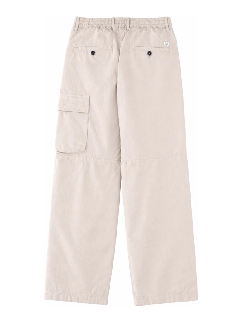 PANTALONE CARGO CON PATCH LOGO