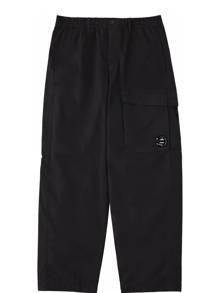 PANTALONE CARGO CON PATCH LOGO