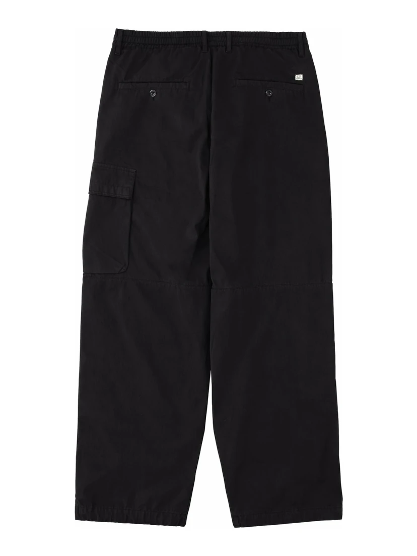 PANTALONE CARGO CON PATCH LOGO