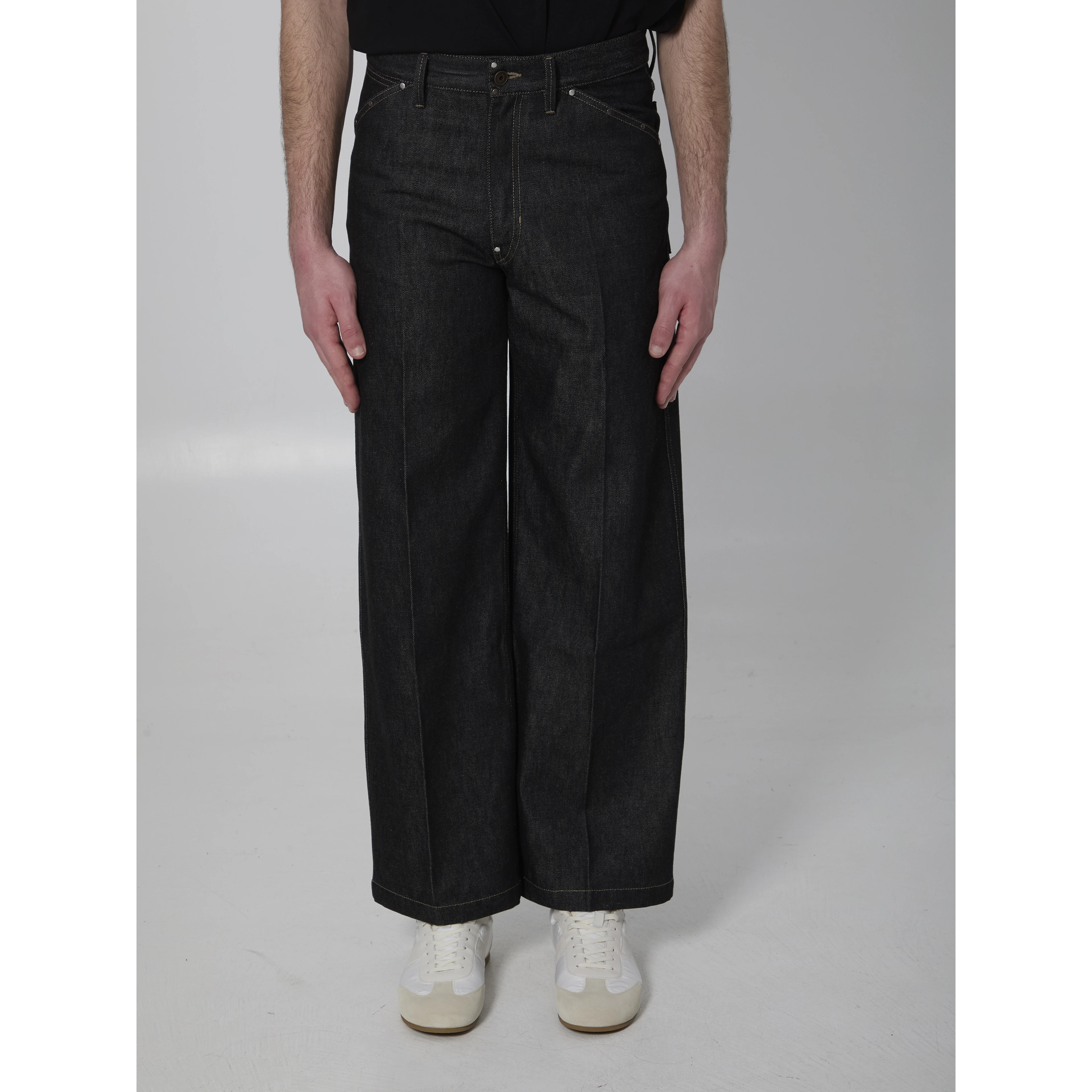 Wide-leg jeans with studs
