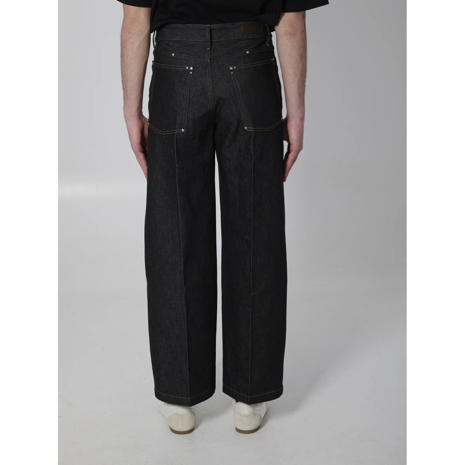 Wide-leg jeans with studs