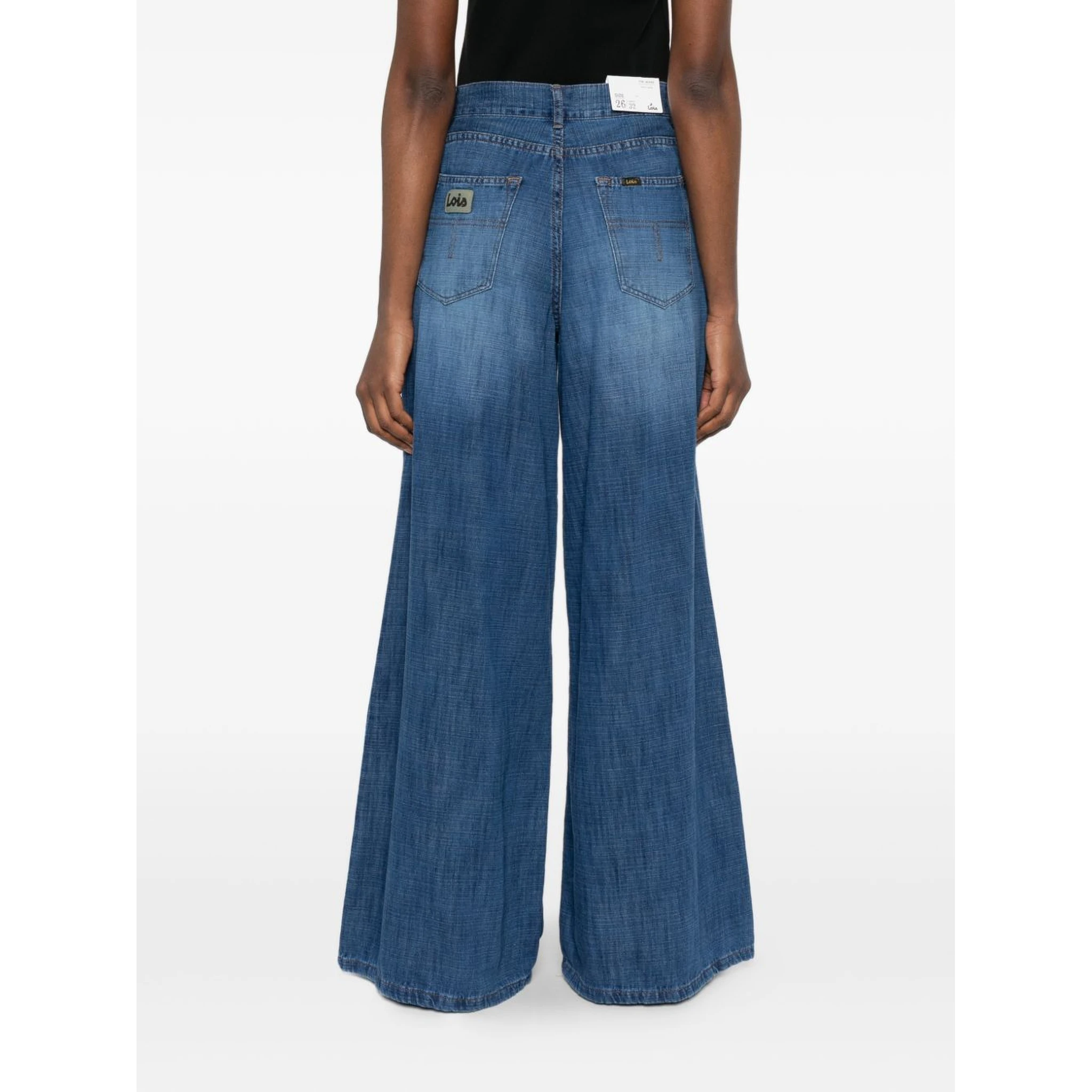 جينز أزرق من إيويس