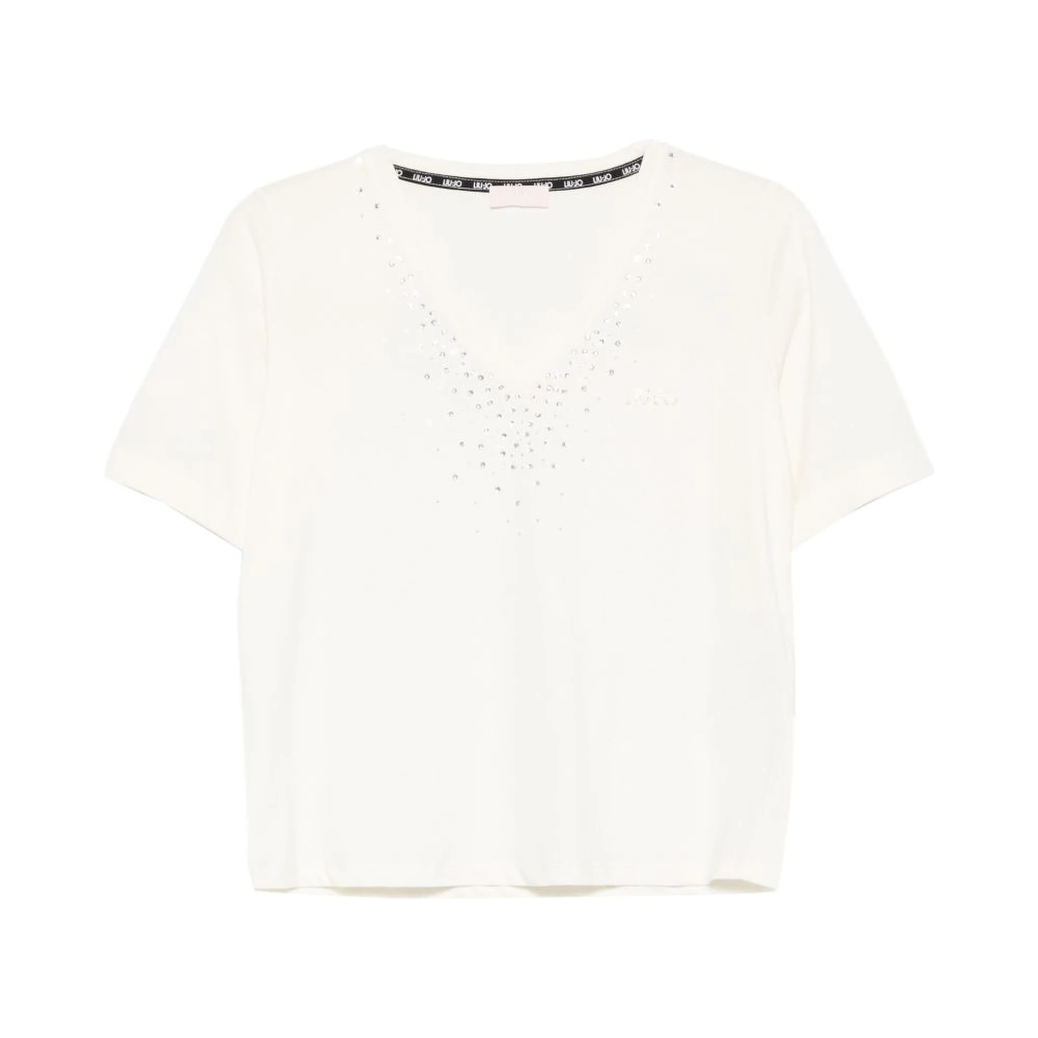 تيشيرتات وبولو بيضاء من تصميم ليو جو