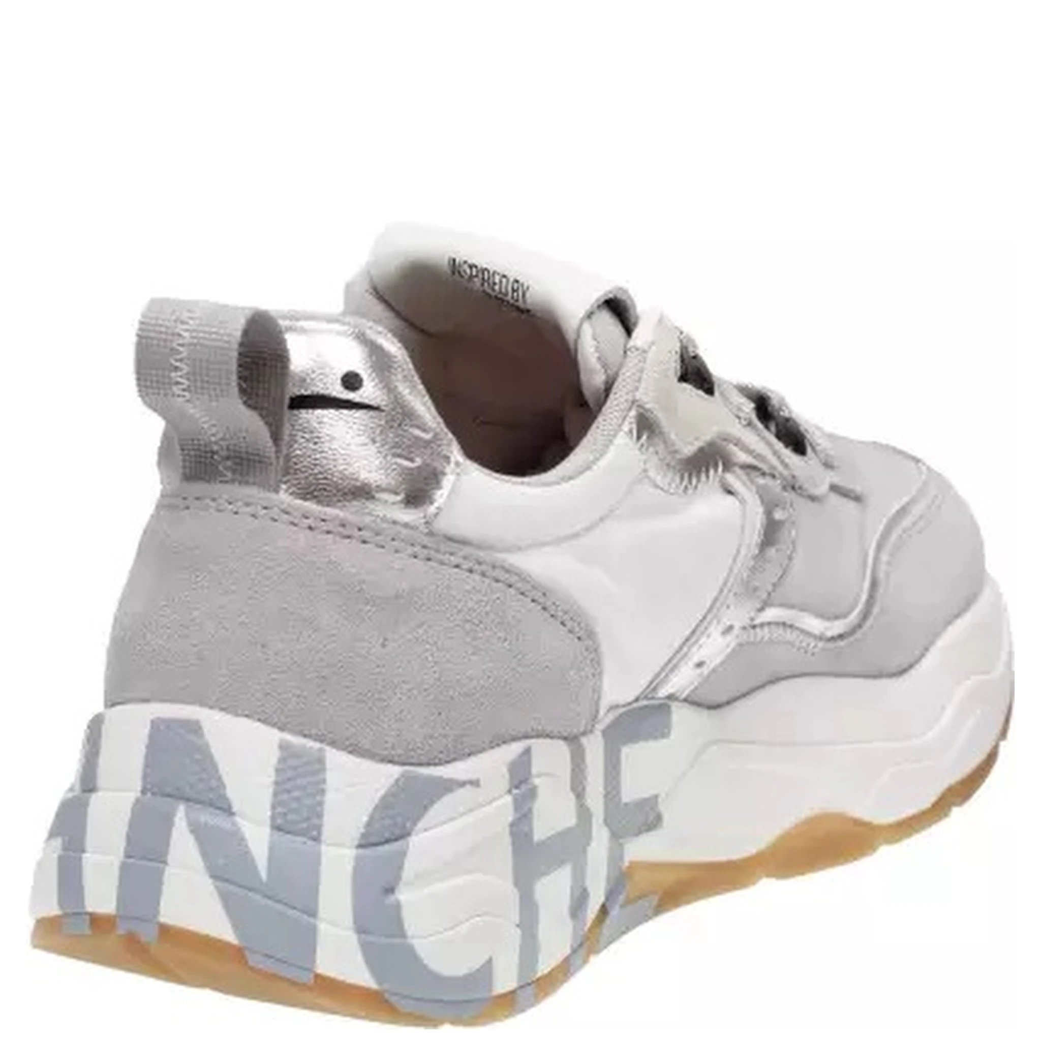 حذاء رياضي أبيض من نوع فوال بلانش