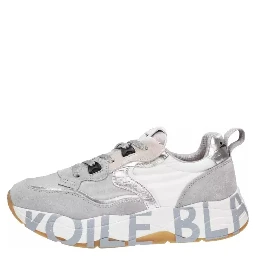 حذاء رياضي أبيض من نوع فوال بلانش