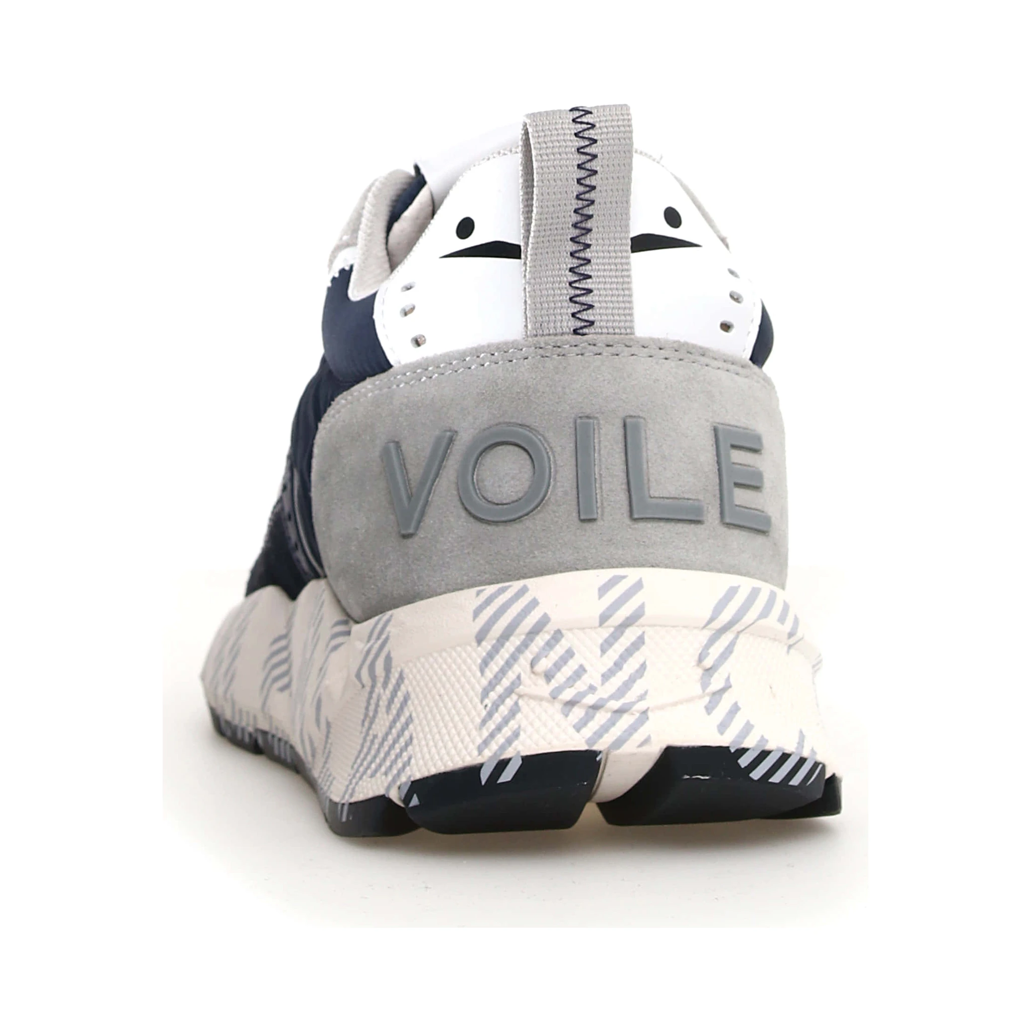 حذاء رياضي أبيض أزرق