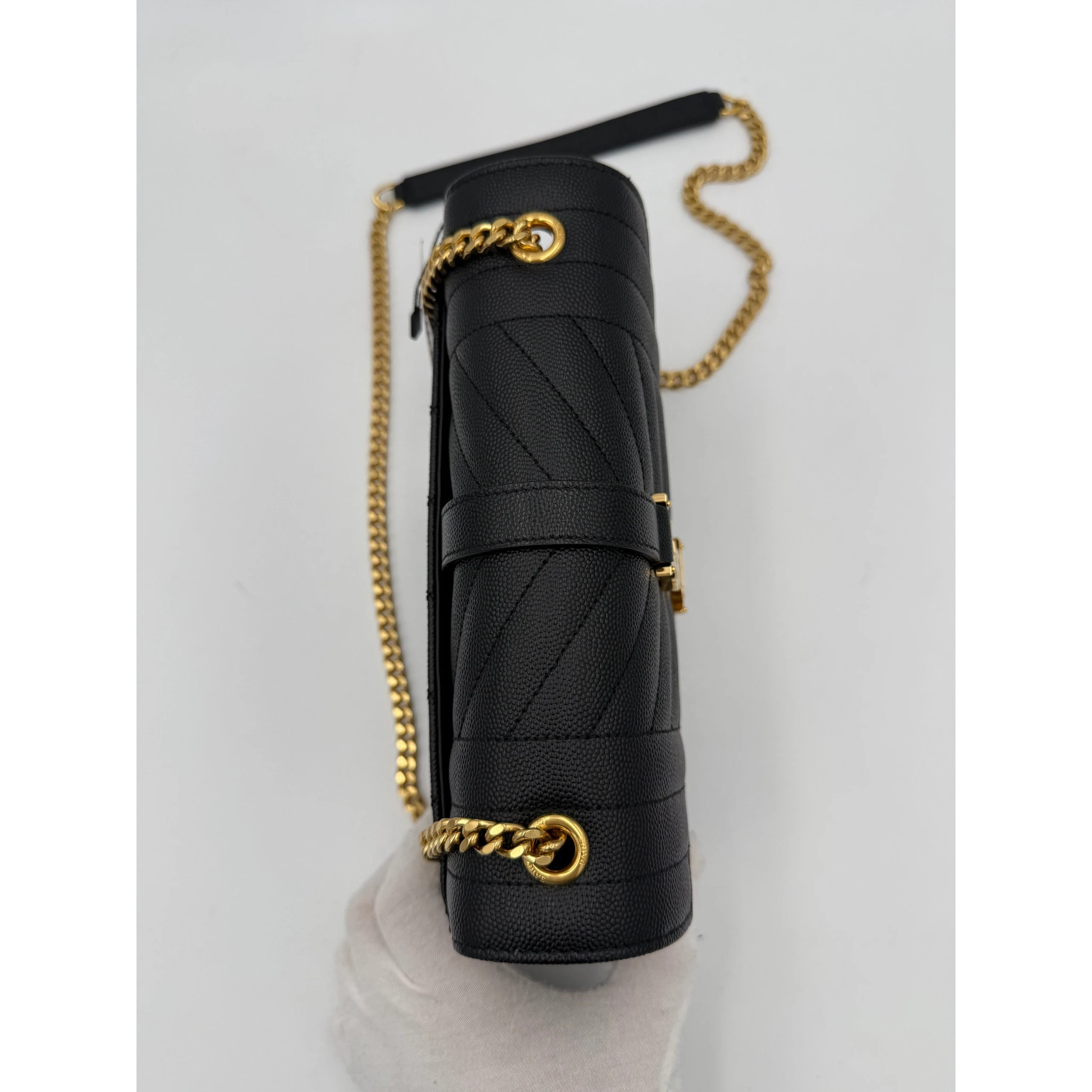SAINT LAURENT ENVELOPE SMALL in Black Grained Leather Handbag