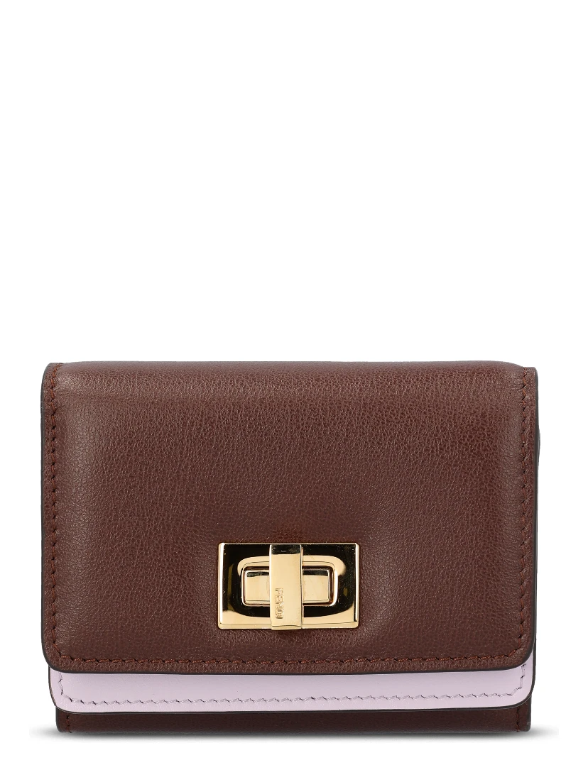 محفظة فندي بنية اللون