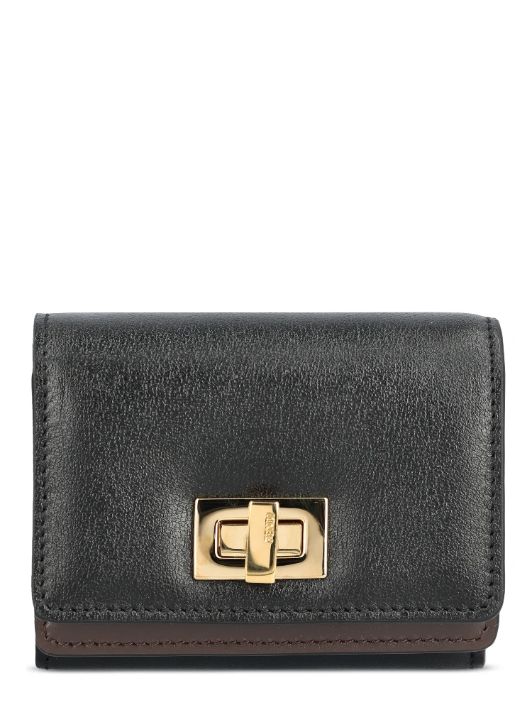 محافظ فندي سوداء