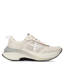 أحذية رياضية حائزة على جوائز