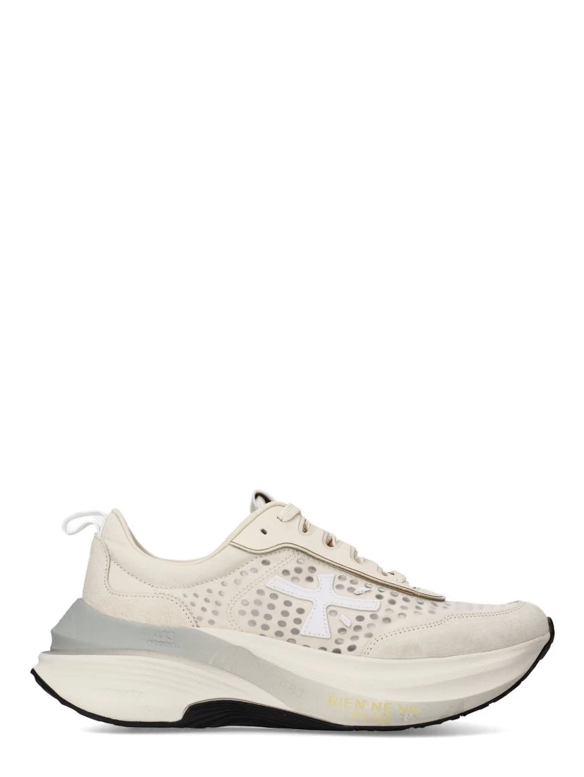 أحذية رياضية حائزة على جوائز